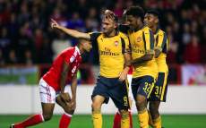 Liverpool et Arsenal déroulent, Everton trébuche